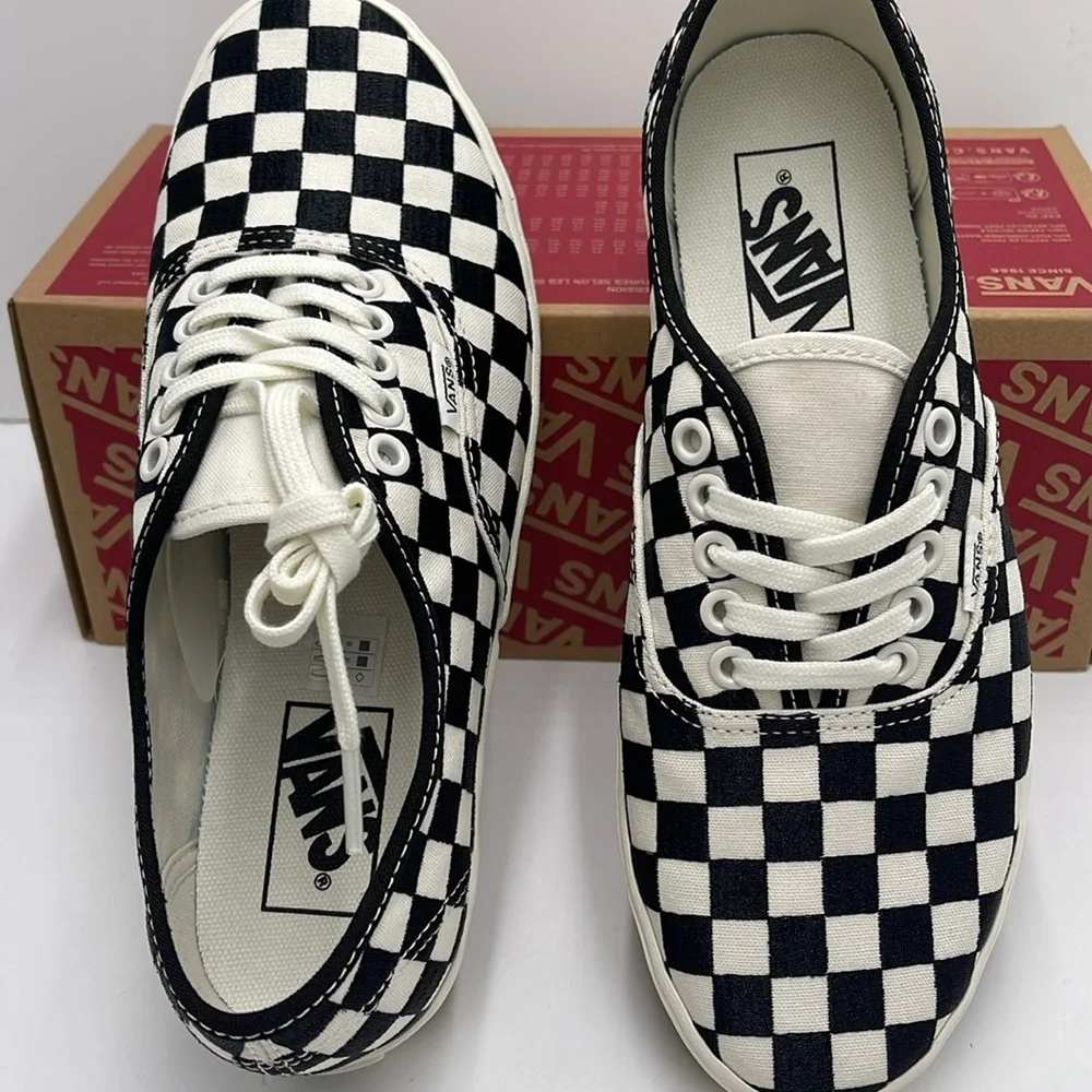 Vans WMNS Authentic Lowpro Embroidered Check Black/M
VN000D041 KP
Sneakersrs - Picture 12 of 16